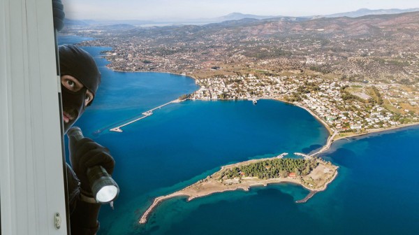 ΚΑΤΑΓΓΕΛΙΑ: Η Ερέτρια σε πολιορκία από συμμορία νεαρών διαρρηκτών