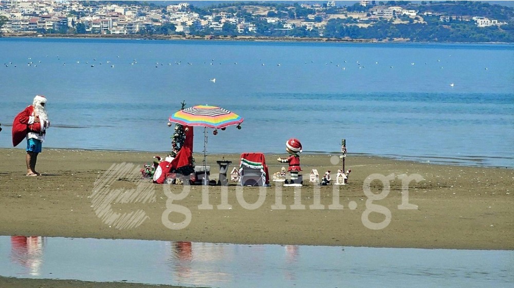 ΧΑΛΚΙΔΑ: Απίστευτο σκηνικό στη Λιανή Άμμο με Αη Βασίλη στην παραλία