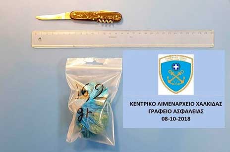 Κυκλοφορούσε με μαχαίρι και χασίς στη γέφυρα του Ευρίπου