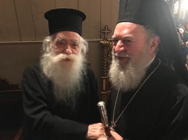 Ο αρχιμανδρίτης Ανανίας Κουστένης κατένυξε τους πιστούς στη Χαλκίδα