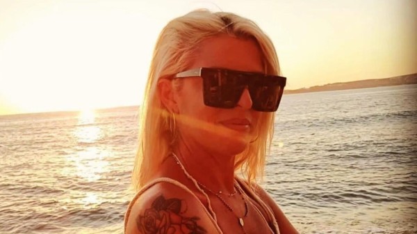 Θρήνος για την 42χρονη διασώστρια του ΕΚΑΒ που μαχαιρώθηκε μετά από τσακωμό σε σπίτι