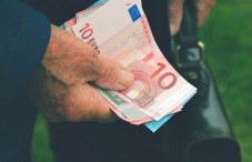 Έκτακτο επίδομα 250 ευρώ: Πότε θα γίνει η πληρωμή