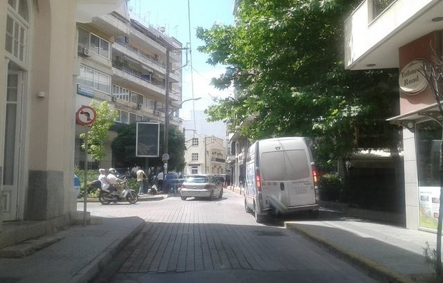 Η ...πολύπαθη Αγγελή Γοβιού, όπου ο καθένας παρκάρει όπου γουστάρει
