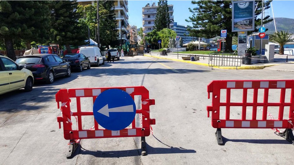 ΧΑΛΚΙΔΑ: Κλειστή και σήμερα Παρασκευή η οδός Φαρμακίδου- Έσκασε αλλού ο αγωγός (φωτό + video)