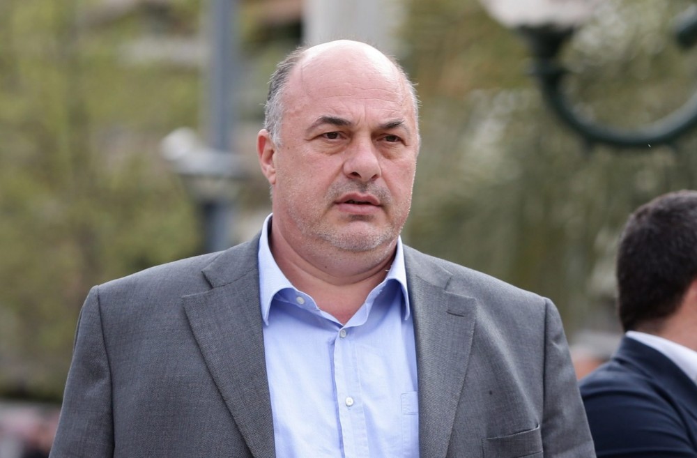 ΑΠΙΣΤΕΥΤΟ: Ο Αχιλλέας Μπέος χτυπά μοτοσικλετιστή στη μέση του δρόμου (video)