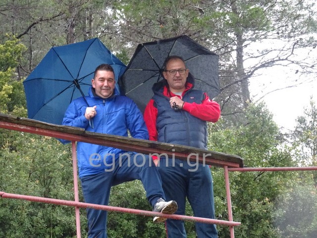 Νίκος Κιαπέκος και Βασίλης Παπακωνσταντίνου αψήφησαν τη βροχή στη Μακρυκάπα