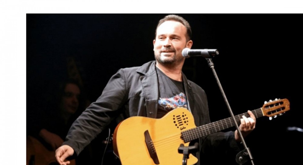 ΨΑΧΝΑ: Τραγουδάει ο Κώστας Μακεδόνας στην κεντρική πλατεία με ελεύθερη είσοδο