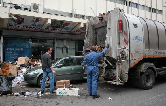 Κρατήστε τα σκουπίδια σπίτι μέχρι να λήξουν οι κινητοποιήσεις