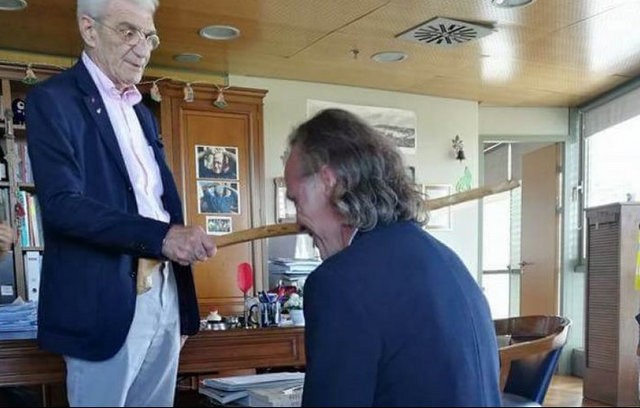 O Mπουτάρης ...έχρισε με γκλίτσα κοινοτικό σύμβουλο