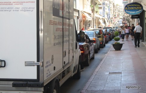 7 δις άνθρωποι και ένα δις αμάξια!
