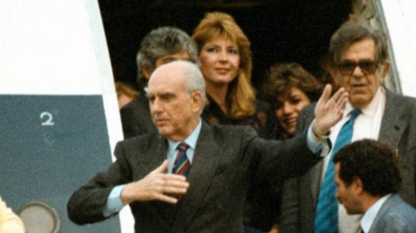 22 Οκτωβρίου 1988: 38 χρόνια από το νεύμα του Ανδρέα Παπανδρέου στην Δήμητρα Λιάνη (VIDEO)