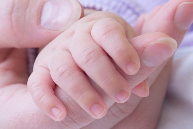 Πολύτεκνη μητέρα γέννησε στο δρόμο περιμένοντας το ταξί!
