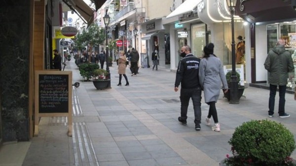 ΧΑΛΚΙΔΑ: Αρχίζουν οι χειμερινές εκπτώσεις - Ποιες Κυριακές θα είναι ανοιχτά τα μαγαζιά