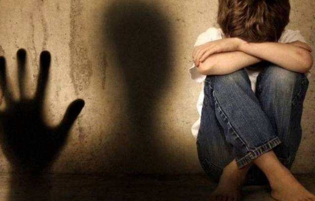 Συνελήφθη 59χρονος για αποπλάνηση δύο ανηλίκων αγοριών