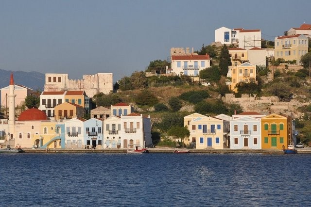 Καστελόριζο: Αδειάζει από τουρίστες το νησί μετά την ένταση στο Αιγαίο