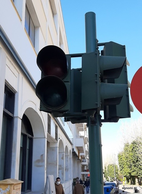ΧΑΛΚΙΔΑ: Παραμένουν σβηστά τα φανάρια στις οδούς Βενιζέλου και Παπαναστασίου