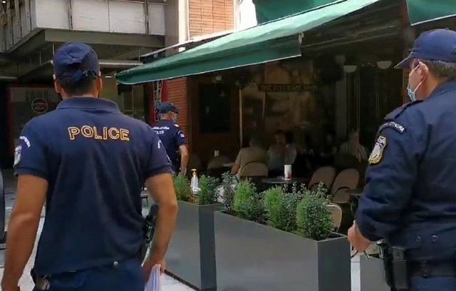 ΚΟΡΩΝΟΪΟΣ: Σταθερά κοντά στα 200 καθημερινά τα πρόστιμα για μάσκες και αποστάσεις