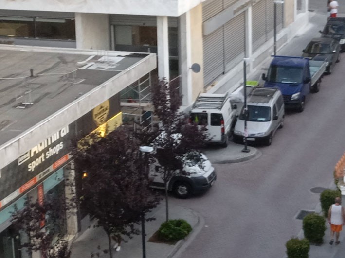 ΧΑΛΚΙΔΑ: Έκλεισαν για ώρες κεντρικό δρόμο χωρίς καμία προειδοποίηση
