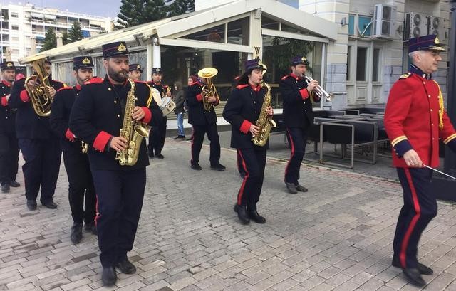 Έκλεψε την παράσταση η φιλαρμονική την παραμονή των Χριστουγέννων