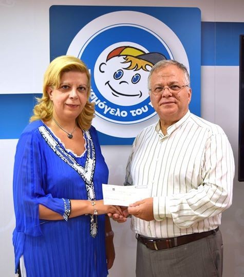 Μία γυναίκα έδωσε το ...φιλί της ζωής στο Χαμόγελο του παιδιού