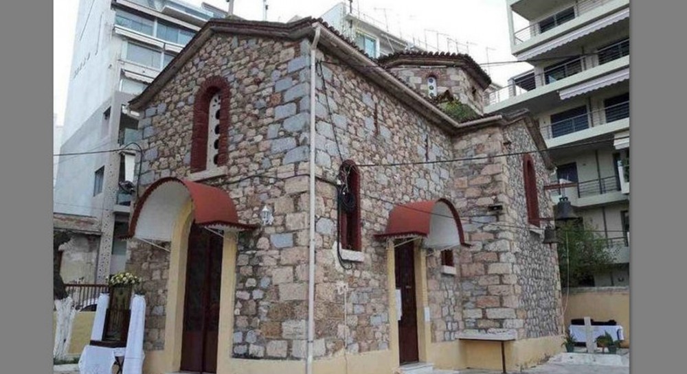 ΧΑΛΚΙΔΑ: Βραδινή θεία λειτουργία στη Μέσα Παναγίτσα