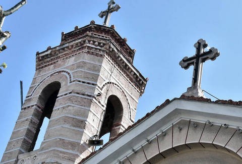 ΛΑΜΙΑ: Κόλλησε αφίσες, παρακινώντας τον κόσμο να εισβάλλει στις εκκλησίες