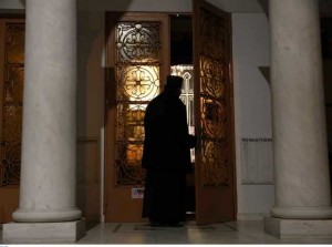 Πέθανε από κορωνoϊό 46χρονος ανεμβολίαστος ιερέας  στα Γρεβενά