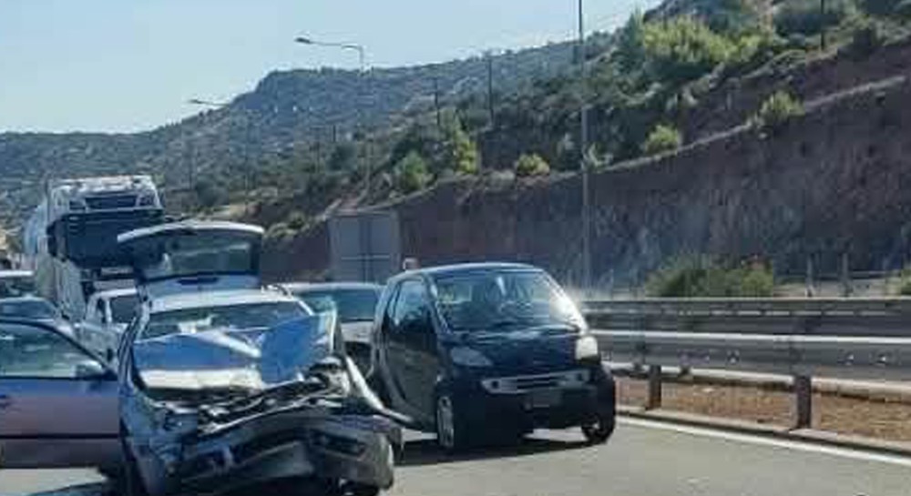 ΧΑΛΚΙΔΑ ΥΨΗΛΗ ΓΕΦΥΡΑ: Τροχαίο ατύχημα με έναν τραυματία