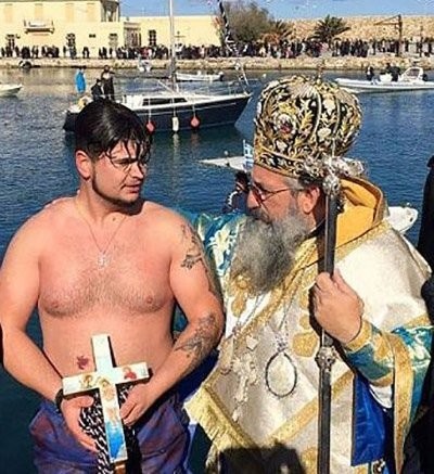 ΘΡΗΝΟΣ: Επιασε τον σταυρό στα θεοφάνεια και σκοτώθηκε σε τροχαίο την πρωτομαγιά
