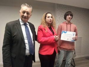 ΨΑΧΝΑ: Ο μαθητής Χρήστος Ανέστης βραβεύτηκε σε πανελλήνιο διαγωνισμό της Ένωσης Ελλήνων Φυσικών