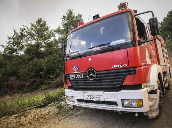Συγκρούστηκαν πυροσβεστικό όχημα και αυτοκίνητο στη Ριτσώνα