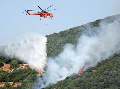ΦΑΡΑΚΛΑ ΕΥΒΟΙΑΣ: Υπό μερικό έλεγχο τέθηκε η φωτιά