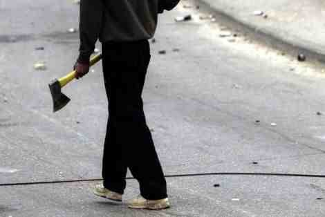 ΧΑΛΚΙΔΑ: Ανησυχία για το μανιακό με το τσεκούρι