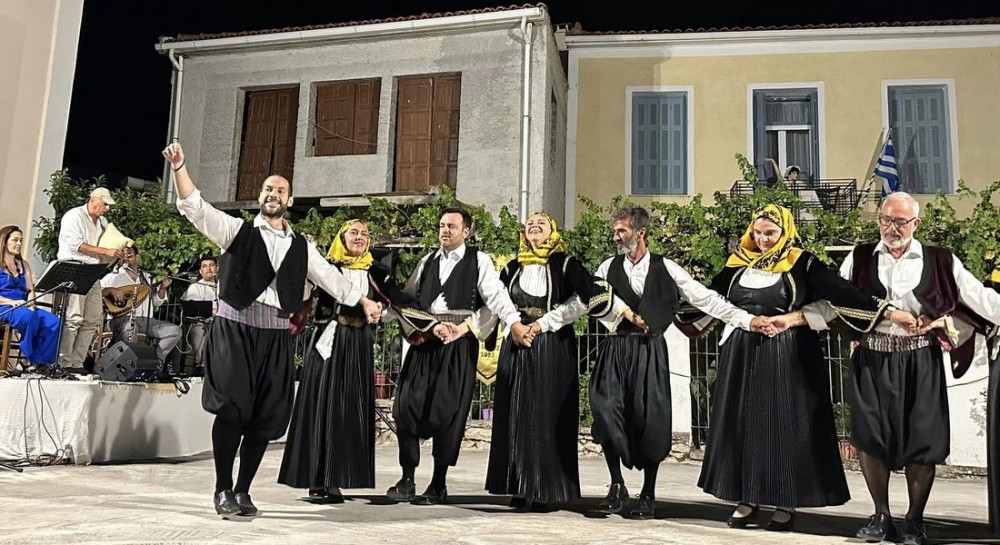 Χόρεψαν στη Φωκίδα τα μέλη της Λαογραφικής Εστίας Εύβοιας