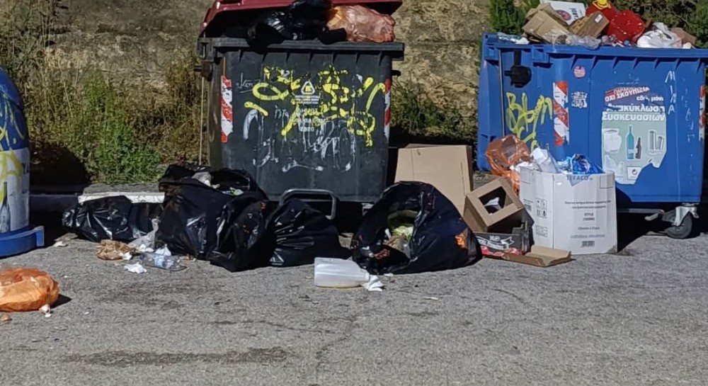 ΧΑΛΚΙΔΑ: Πνιγμένο στο σκουπίδι το κάστρο της Κανήθου