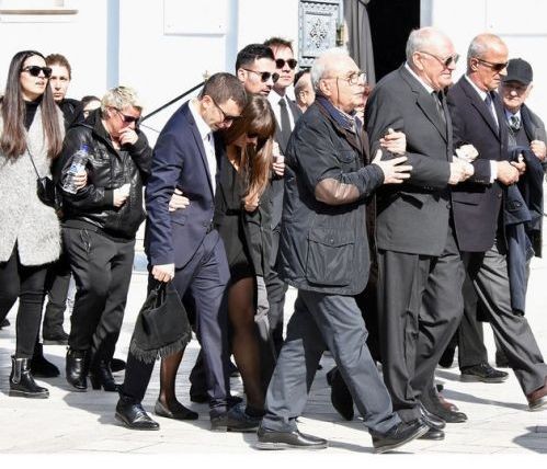 Ράγισαν καρδιές στην κηδεία της ηθοποιού Νίκης Λειβαδάρη