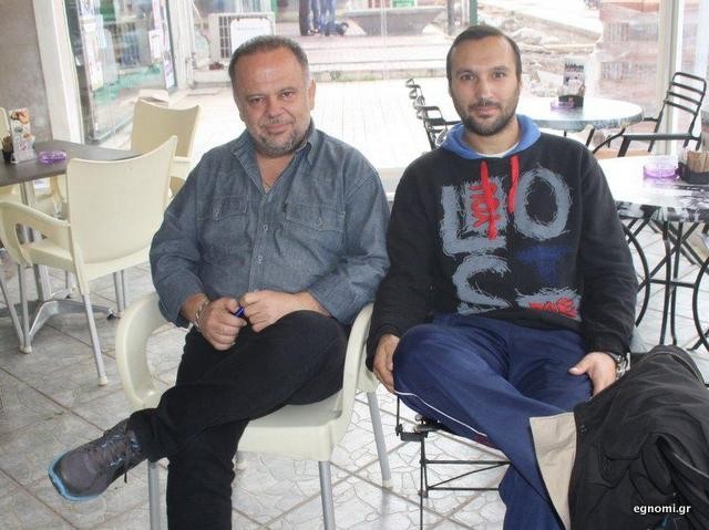 Ο ένας μικρόφωνο, ο άλλος μπάλα