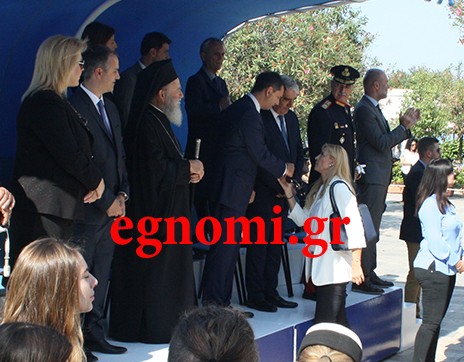 ΠΑΡΕΛΑΣΗ ΧΑΛΚΙΔΑ 2019: Εντυπωσιακή ξανθιά πλησίασε την εξέδρα των επισήμων