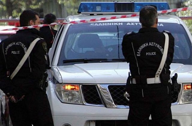 Στραγγάλισε την 32χρονη σύζυγό του μπροστά στα παιδιά τους