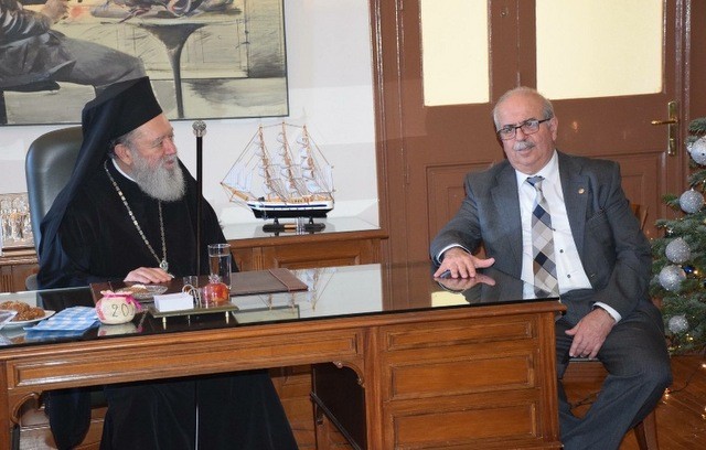 Ο Μητροπολίτης πήγε στο Δήμαρχο μετά την Δοξολογία για το νέο έτος
