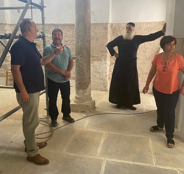 ΚΑΛΥΒΙΑ ΚΑΡΥΣΤΟΥ: Καθυστερήσεις στις εργασίες αναστήλωσης του ιερού ναού Παμμεγίστων Ταξιαρχών
