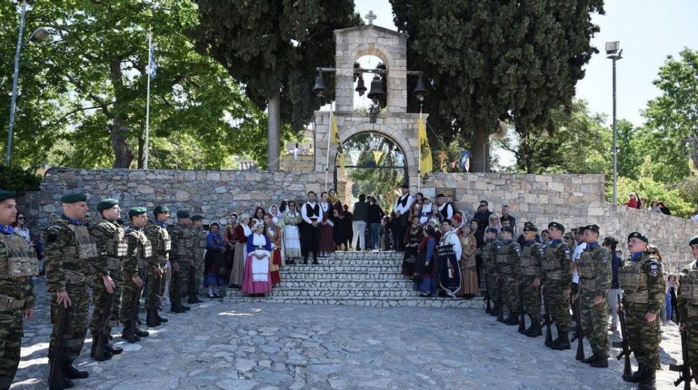 ΦΥΛΛΑ ΧΑΛΚΙΔΑΣ: Πανηγύρι με καβαλάρηδες και ευλογημένο φαγητό στο μοναστήρι