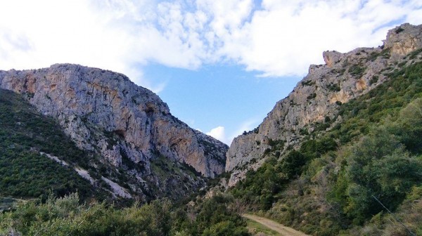 ΕΥΒΟΙΑ: Σε κίνδυνο το βιώσιμο τουριστικό μοντέλο των Μανικίων από τις ανεμογεννήτριες