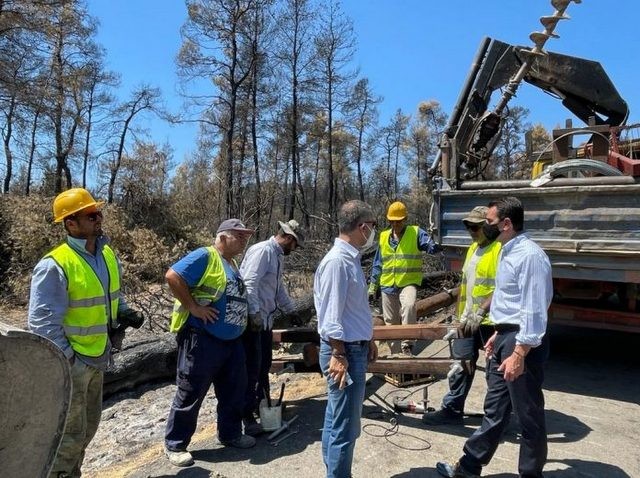 ΚΚΕ: Προκλητική η παρουσία Σκρέκα - Αμυρά στη Λίμνη σε συνάντηση για το κόψιμο των καμένων δένδρων