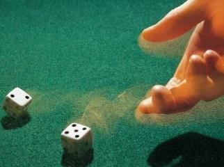 Συνελήφθησαν 20 άτομα να παίζουν χοντρό μπαρμπούτι σε σπίτι - Κατασχέθηκαν 27.500 ευρώ