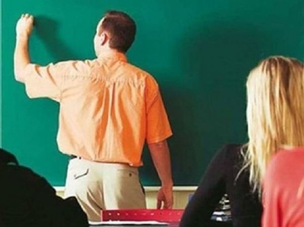 Σάλος έχει ξεσπάσει με καθηγητή, ο οποίος άφησε έγκυο μία μαθήτρια γυμνασίου