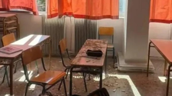 Επεσε τμήμα οροφής την ώρα του μαθήματος σε Λύκειο