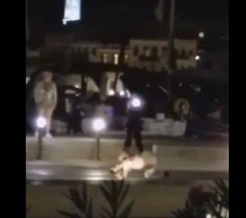 Γυναίκα βγήκε από κότερο και άρχισε να χορεύει αισθησιακά (VIDEO)