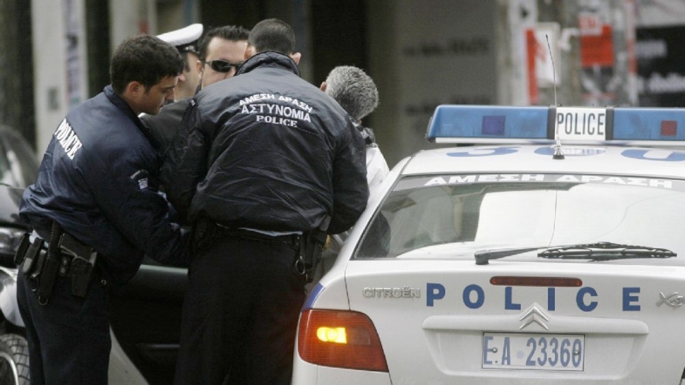 Απατεώνες επιχείρησαν να αποσπάσουν χρήματα και τιμαλφή με το κόλπο του δήθεν λογιστή αλλά έπεσαν πάνω σε αστυνομικό