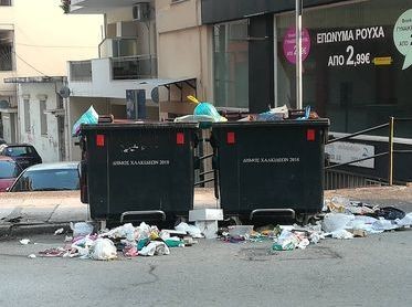 ΧΑΛΚΙΔΑ: Άσχημη εικόνα στη συμβολή των οδών Χαϊνά και Αποστολίδου